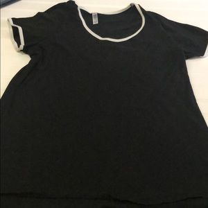 Lularoe Classic tee.